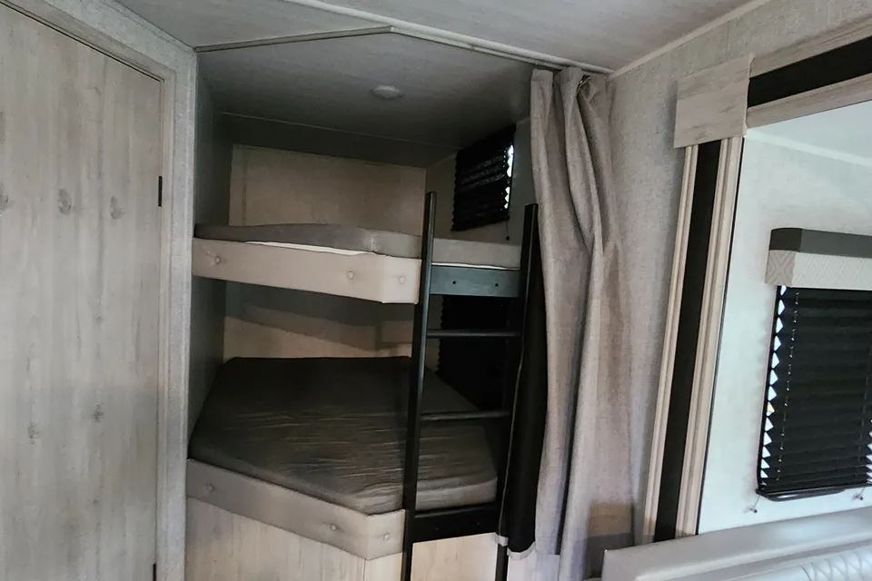 Luiz  Roberto's Forest River Della Terra 271BH Travel Trailer