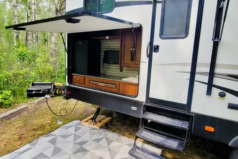 The Rest Nest - Mallard M33 Travel Trailer