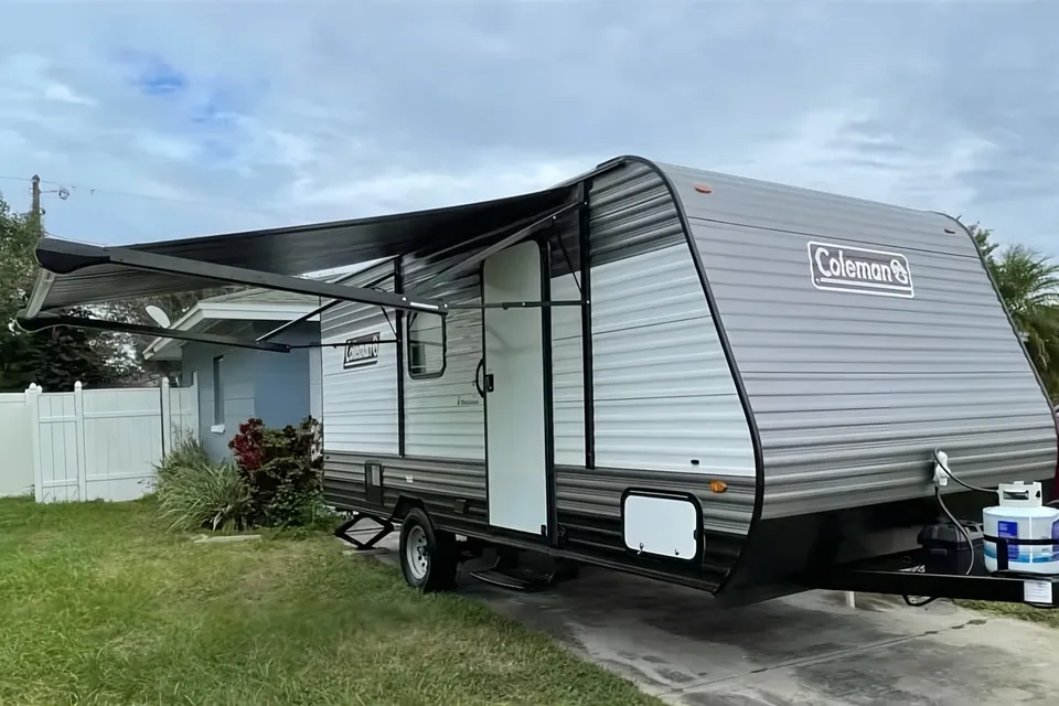 Lin's Coleman 17B Travel Trailer