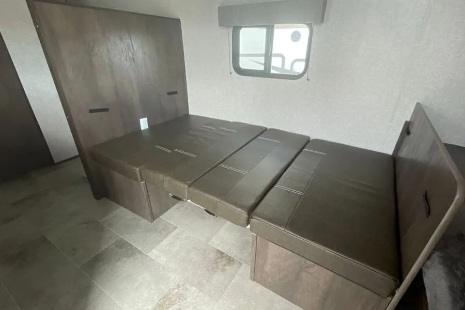 Lin's Coleman 17B Travel Trailer