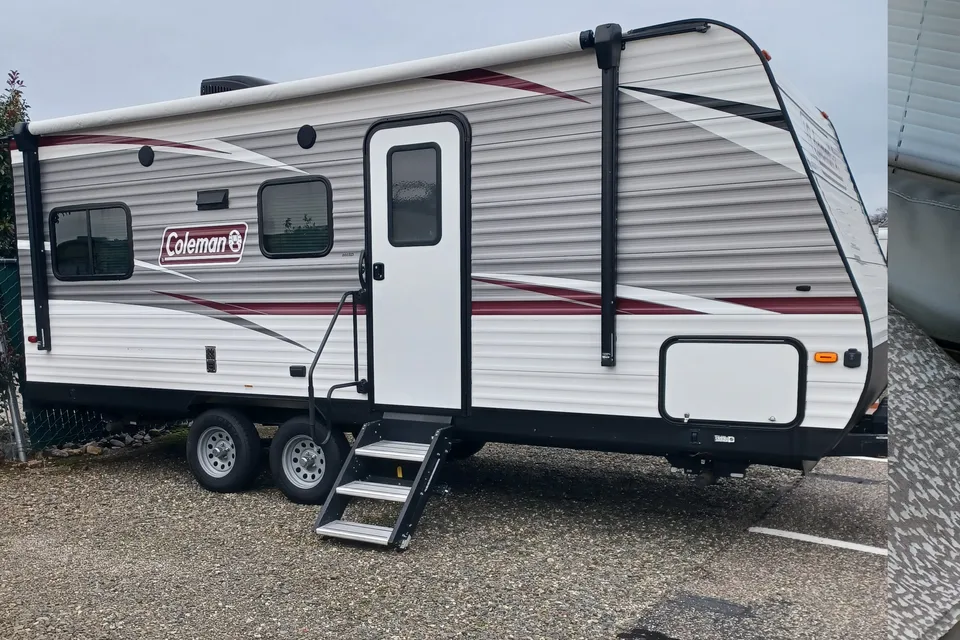 "Chill'n 2"Dutchmen Coleman Lantern LT Travel Trailer