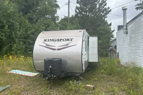 T's Gulf Stream Sportsman Travel Trailer