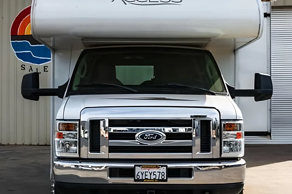 CHRIS's Winnebago ACCESS 26Q Class C