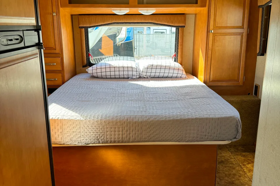 CHRIS's Winnebago ACCESS 26Q Class C