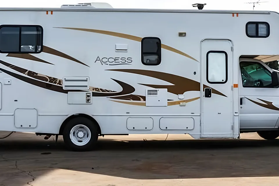 CHRIS's Winnebago ACCESS 26Q Class C