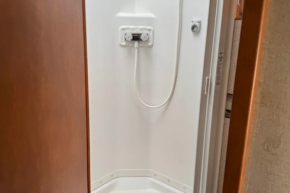 CHRIS's Winnebago ACCESS 26Q Class C