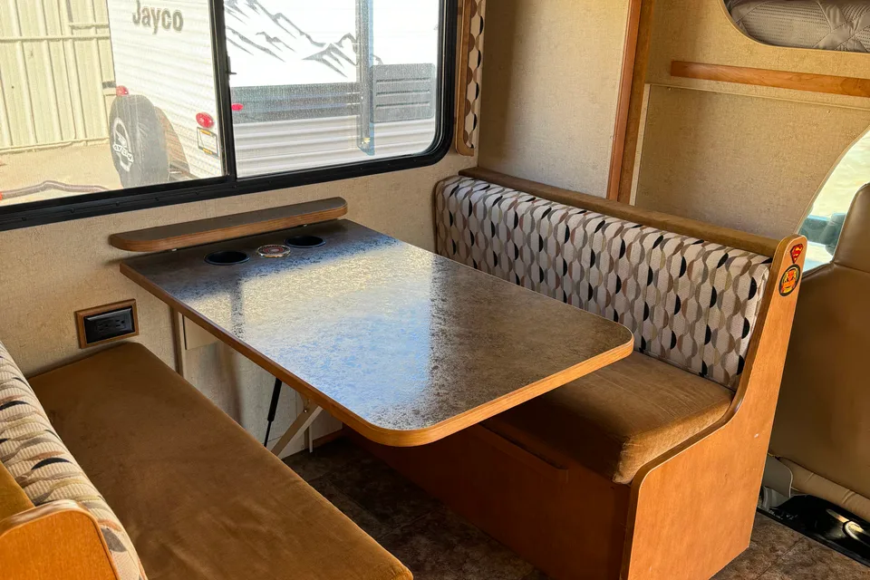 CHRIS's Winnebago ACCESS 26Q Class C