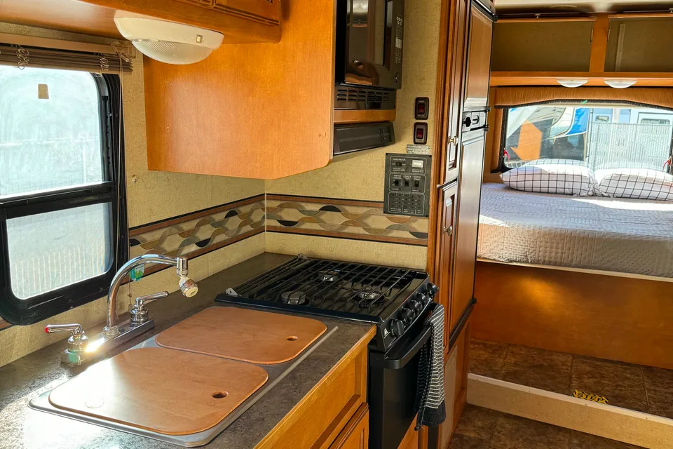 CHRIS's Winnebago ACCESS 26Q Class C