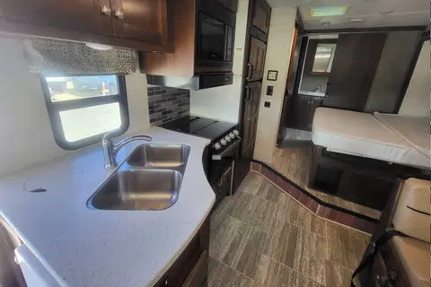 Rv Rentals Way of Life's Forester 2421MS CMF1