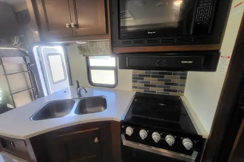 Rv Rentals Way of Life's Forester 2421MS CMF1