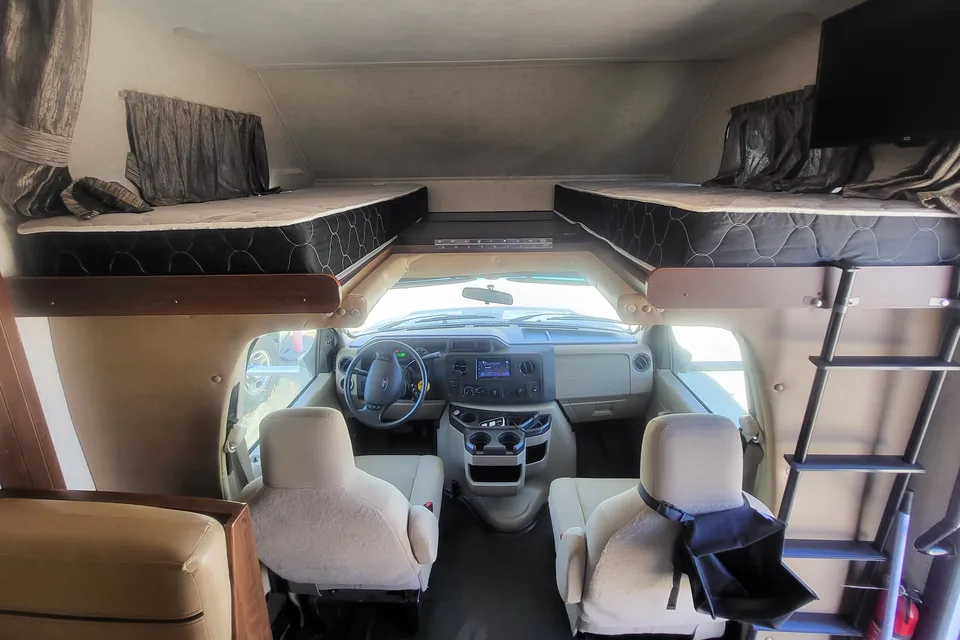 Rv Rentals Way of Life's Forester 2421MS CMF1