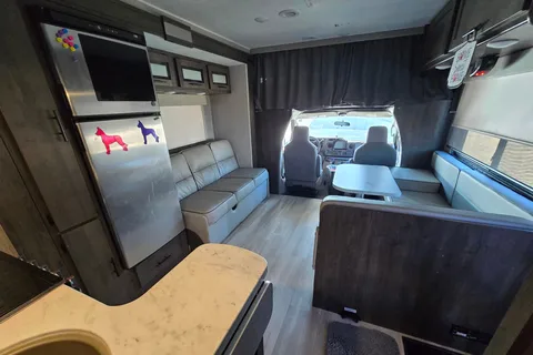 Jason 's Coachmen 2022 Coachmen Leprechaun Premier – Luxury Class C RV Class C