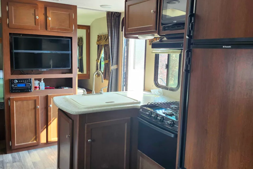 Rokosh Ultralight Bullet Travel Trailer - Sleeps 10