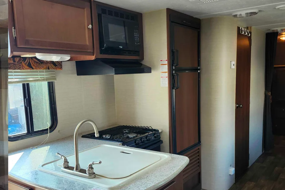 Rokosh Ultralight Bullet Travel Trailer - Sleeps 10