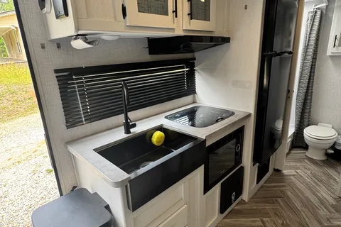 Kassandra's Dutchmen Rubicon Travel Trailer