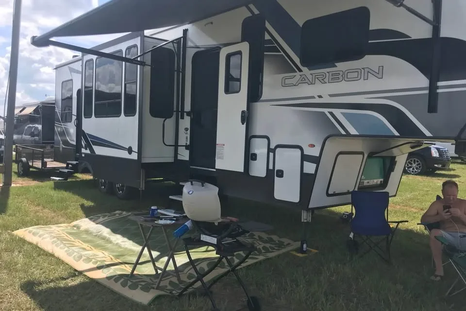 William's Keystone Carbon 358 Fifth Wheel