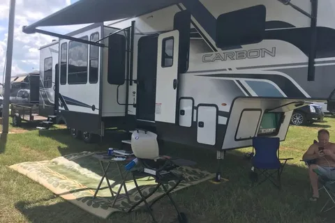 William's Keystone Carbon 358 Fifth Wheel