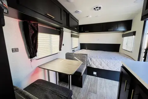 **BEST FOR RV PARKS & BEACH+EASY TO TOW+SLEEPS 5**