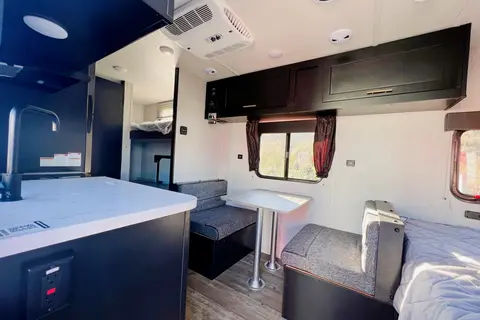 **BEST FOR RV PARKS & BEACH+EASY TO TOW+SLEEPS 5**