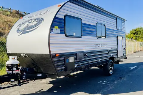 **BEST FOR RV PARKS & BEACH+EASY TO TOW+SLEEPS 5**