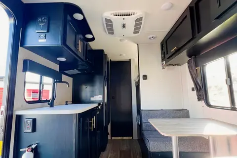 **BEST FOR RV PARKS & BEACH+EASY TO TOW+SLEEPS 5**
