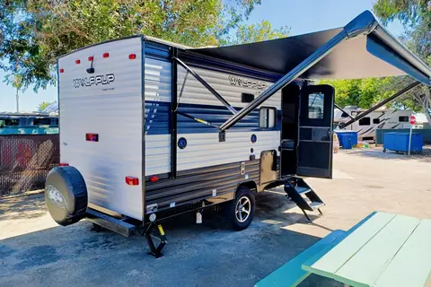 **BEST FOR RV PARKS & BEACH+EASY TO TOW+SLEEPS 5**