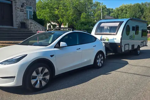 Alto F2114   (2350 lb ultralégère)(avec déplace caravane)