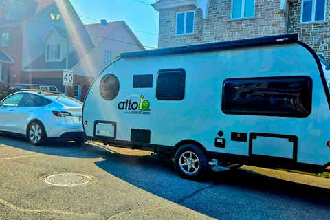 Alto F2114   (2350 lb ultralégère)(avec déplace caravane)