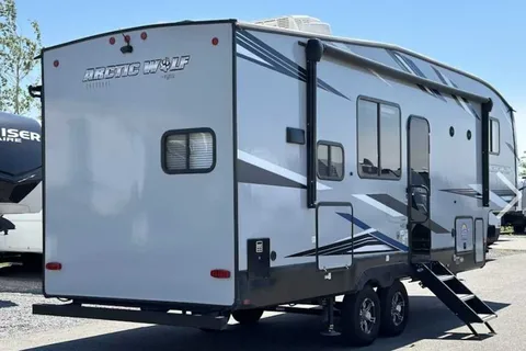 Family getaway 5th wheel camper.