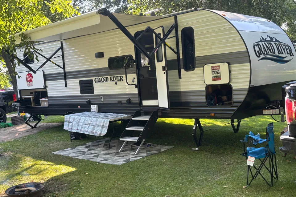 Hayleigh's Grand River 32bre Travel Trailer