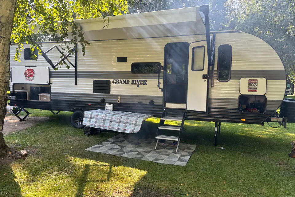 Hayleigh's Grand River 32bre Travel Trailer