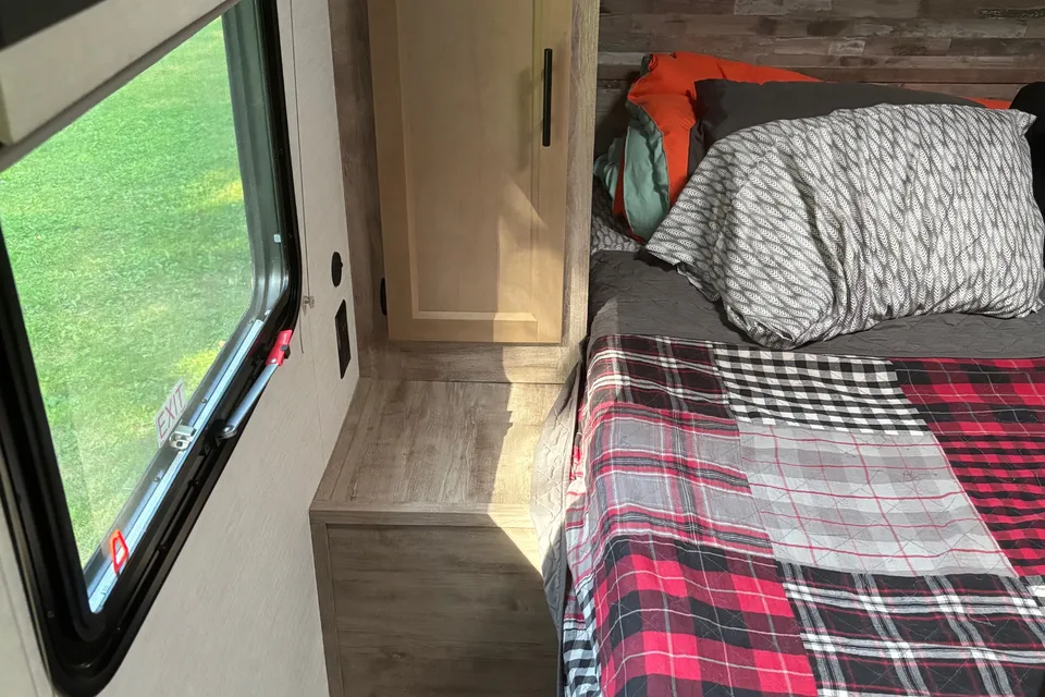 Hayleigh's Grand River 32bre Travel Trailer