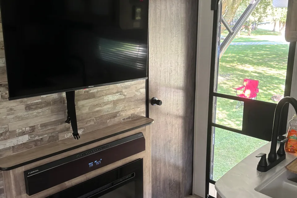 Hayleigh's Grand River 32bre Travel Trailer