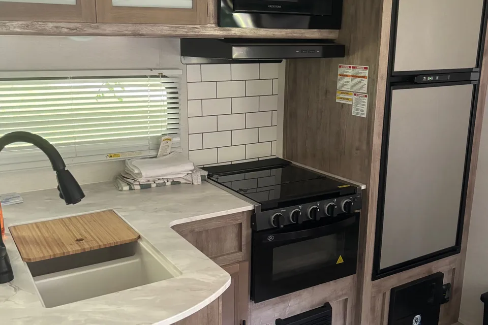 Hayleigh's Grand River 32bre Travel Trailer