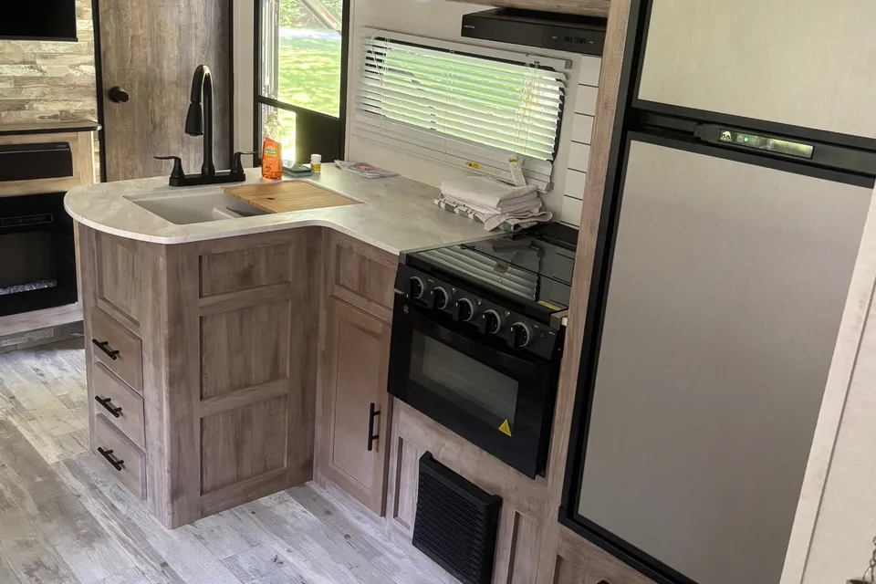 Hayleigh's Grand River 32bre Travel Trailer
