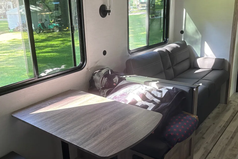 Hayleigh's Grand River 32bre Travel Trailer