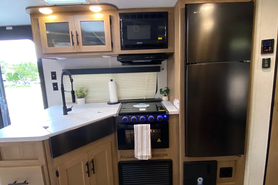 2023 Grey Wolf Sleeps 8 With Bunk Beds & Solar!