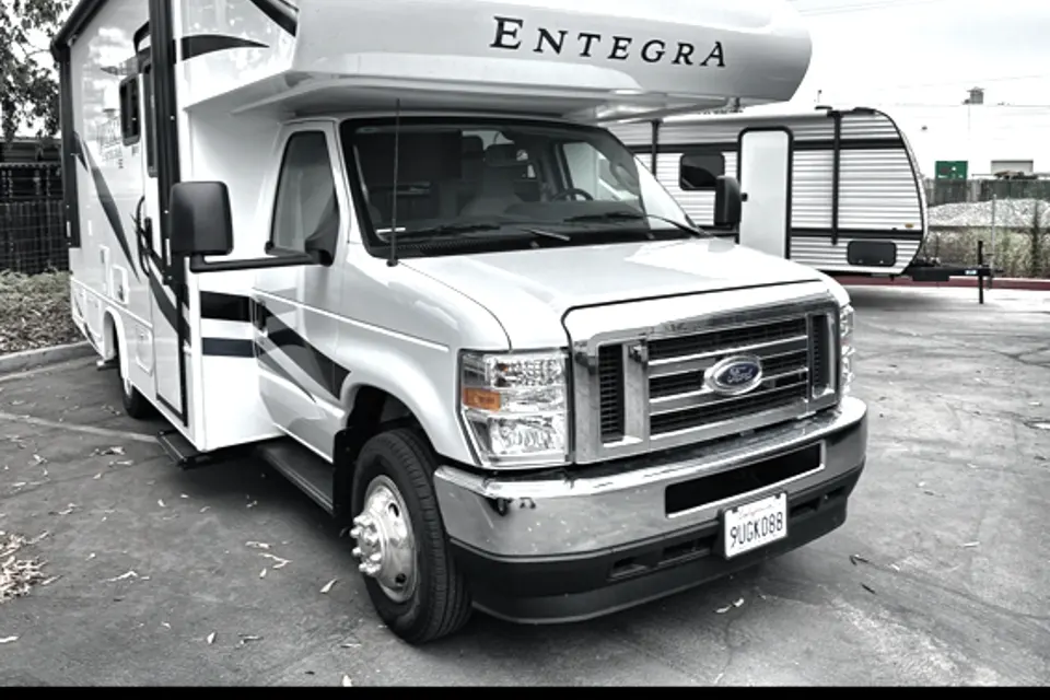 Adventure Entegra Coach Odyssey (FESTIVAL FRIENDLY)
