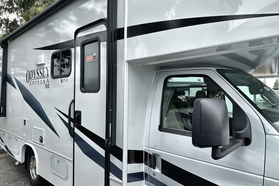 Adventure Entegra Coach Odyssey (FESTIVAL FRIENDLY)