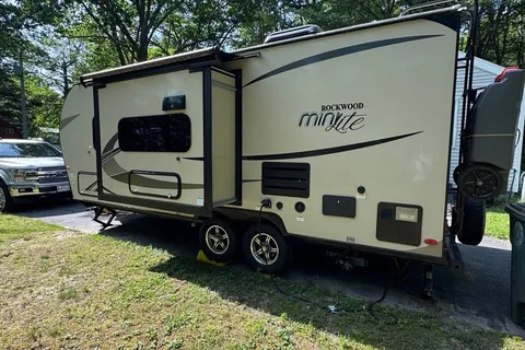 Juniper Skye - 2019 Forest River Rockwood Mini-Lite *Pet Friendly*