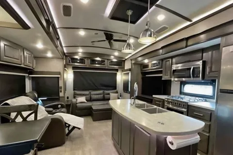 Christopher’s Premier Fifth Wheel