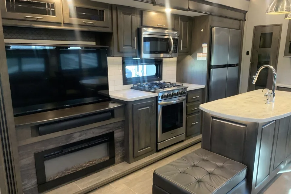 Christopher’s Premier Fifth Wheel