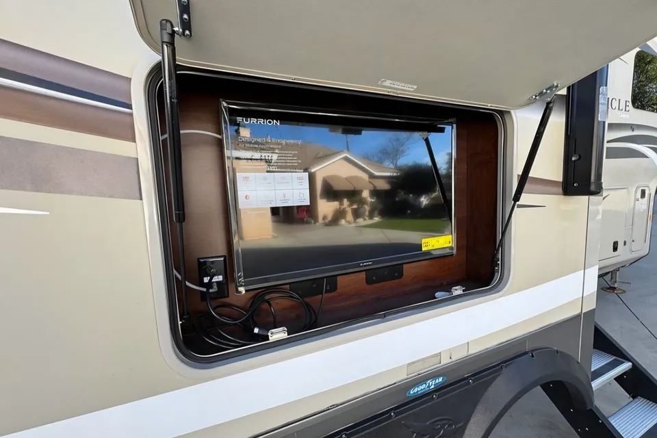 Christopher’s Premier Fifth Wheel