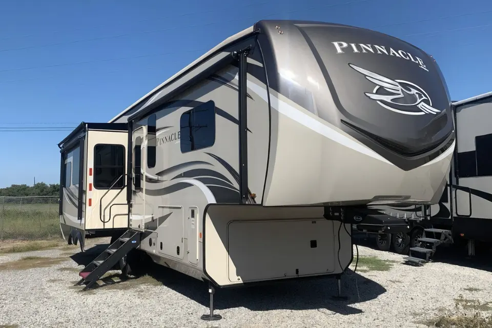 Christopher’s Premier Fifth Wheel