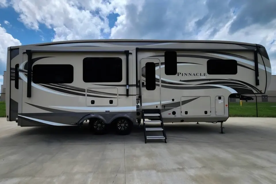 Christopher’s Premier Fifth Wheel