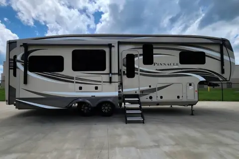 Christopher’s Premier Fifth Wheel