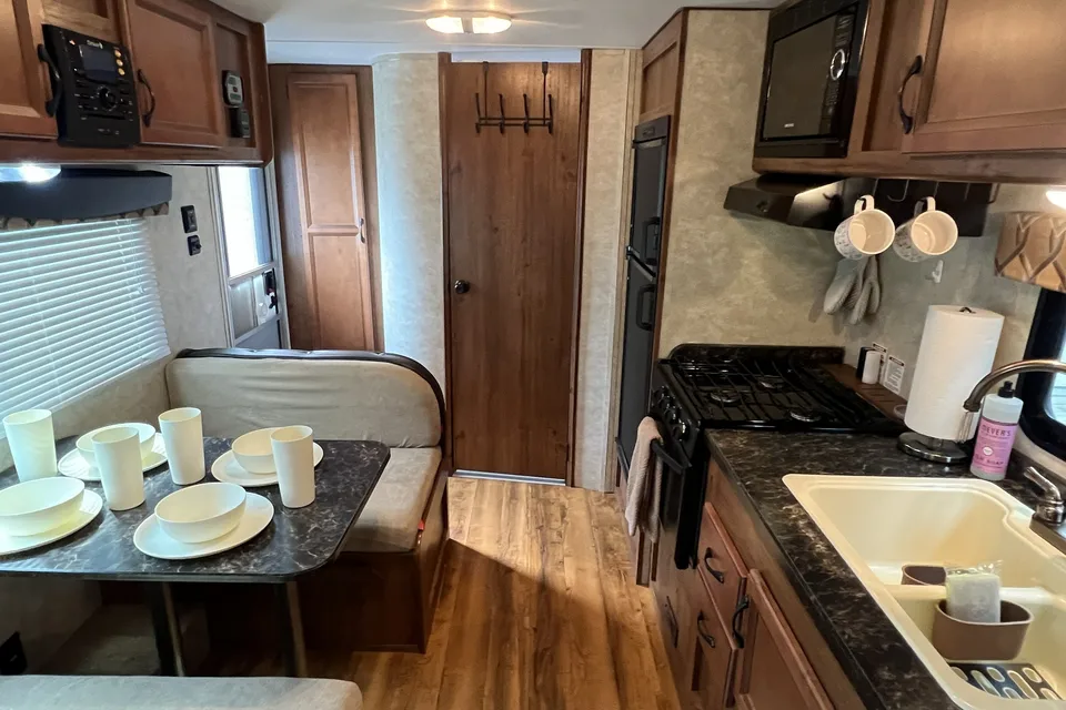 Clean Couples Camper-Delivery or Self-Tow Option