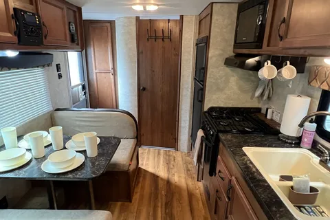Clean Couples Camper-Delivery or Self-Tow Option