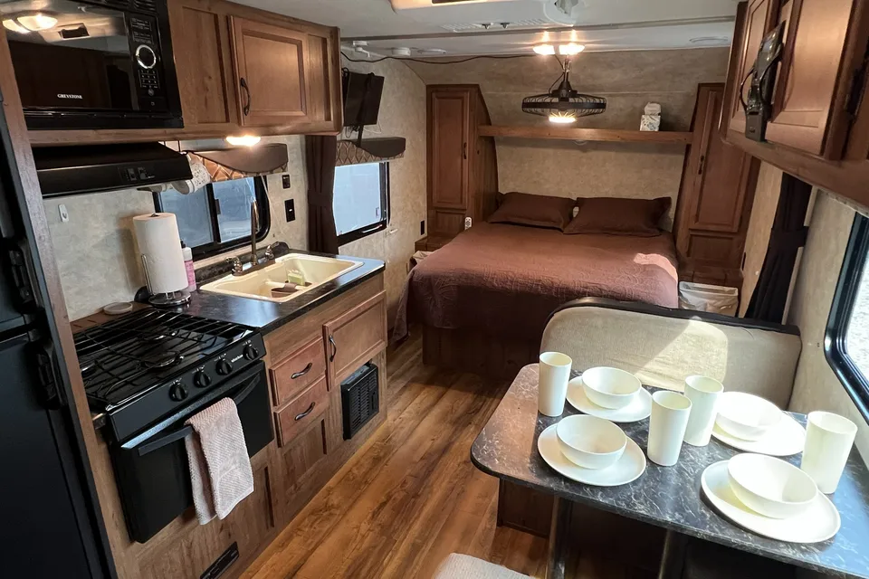 Clean Couples Camper-Delivery or Self-Tow Option