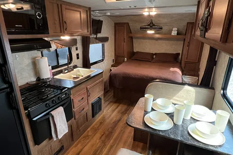 Clean Couples Camper-Delivery or Self-Tow Option